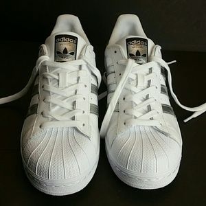le adidas super star donne poshmark le adidas super star donne poshmark